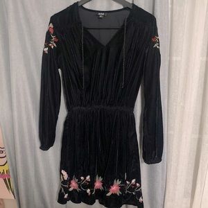 A.n.a. Velvet Flower Embroider Long Sleeve Dress